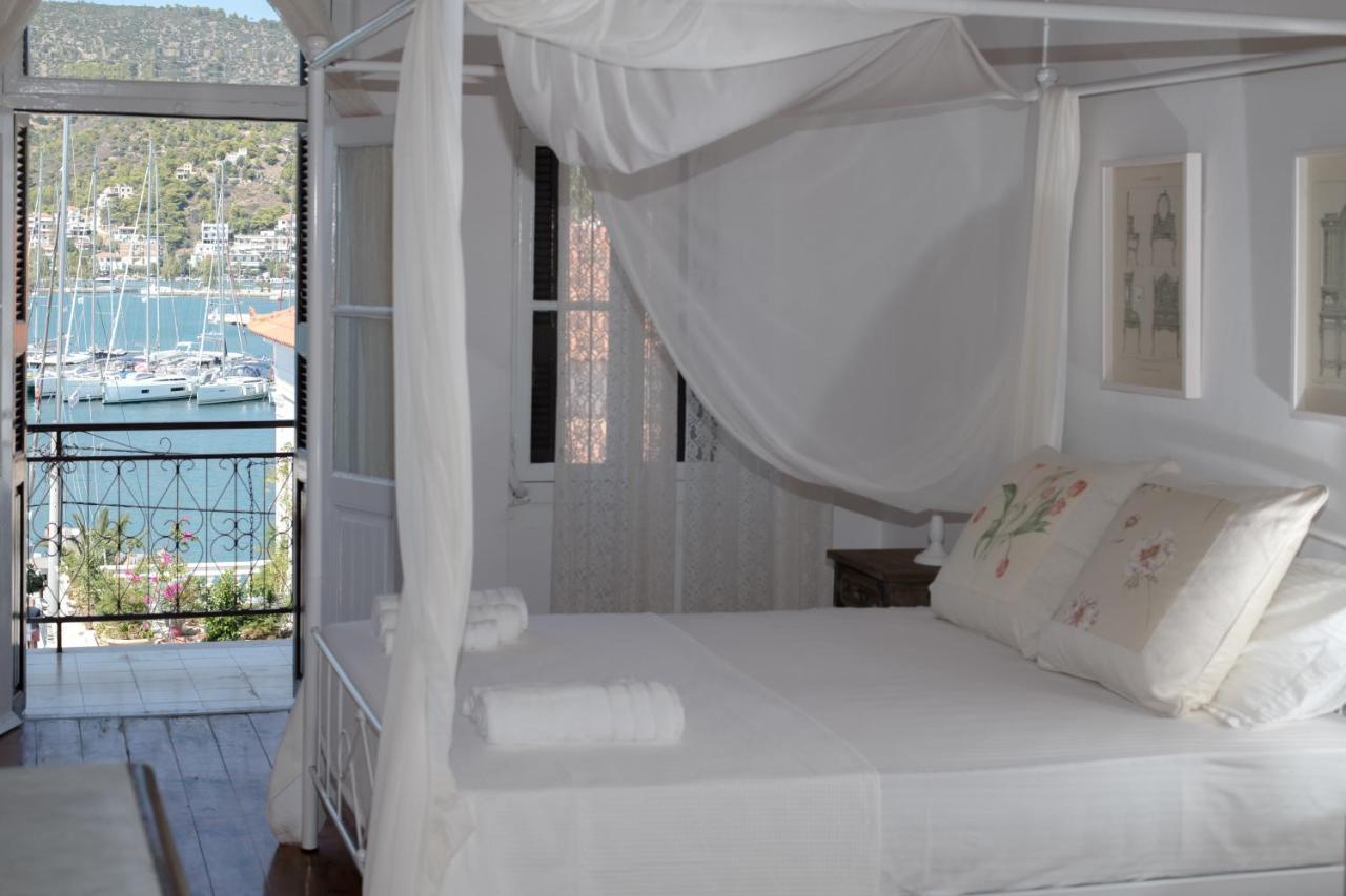 Neoclassical Manor House Poros Town Exterior photo